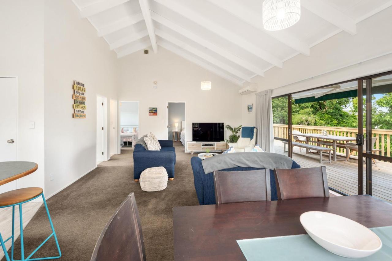 Waitahanui Lake House - Lake Taupo Holiday Home Extérieur photo