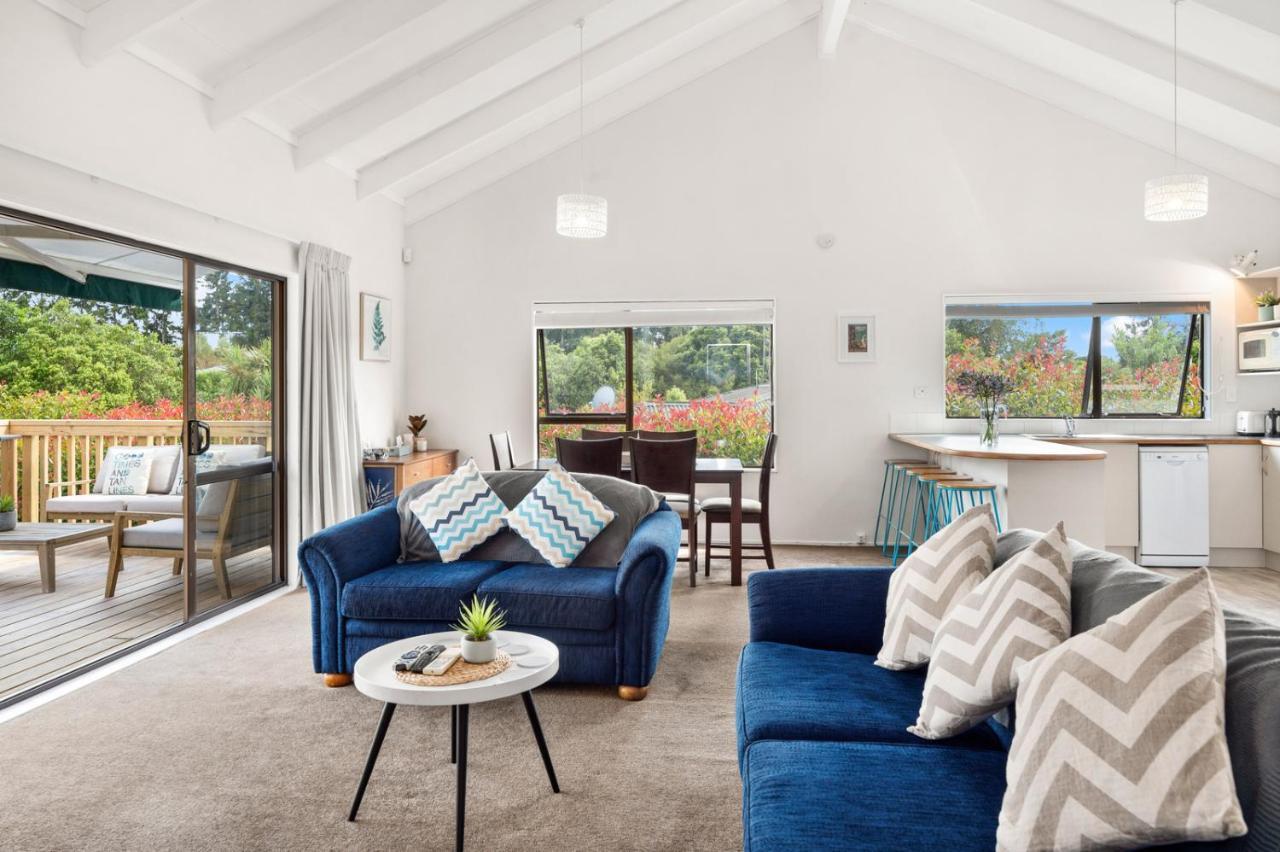 Waitahanui Lake House - Lake Taupo Holiday Home Extérieur photo