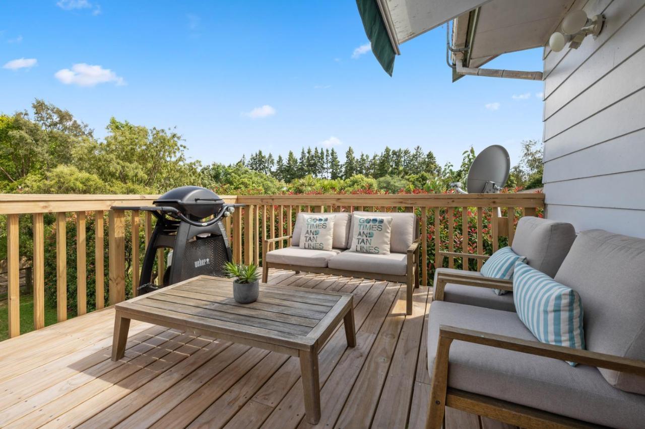 Waitahanui Lake House - Lake Taupo Holiday Home Extérieur photo