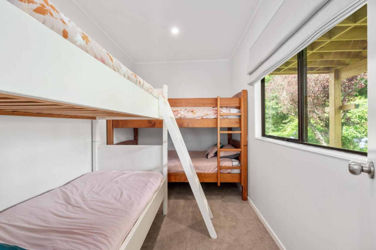 Waitahanui Lake House - Lake Taupo Holiday Home Extérieur photo