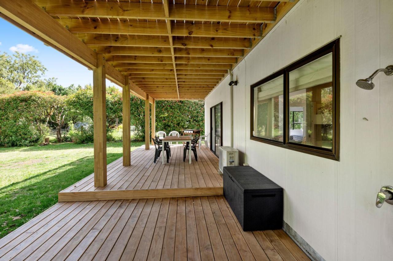 Waitahanui Lake House - Lake Taupo Holiday Home Extérieur photo