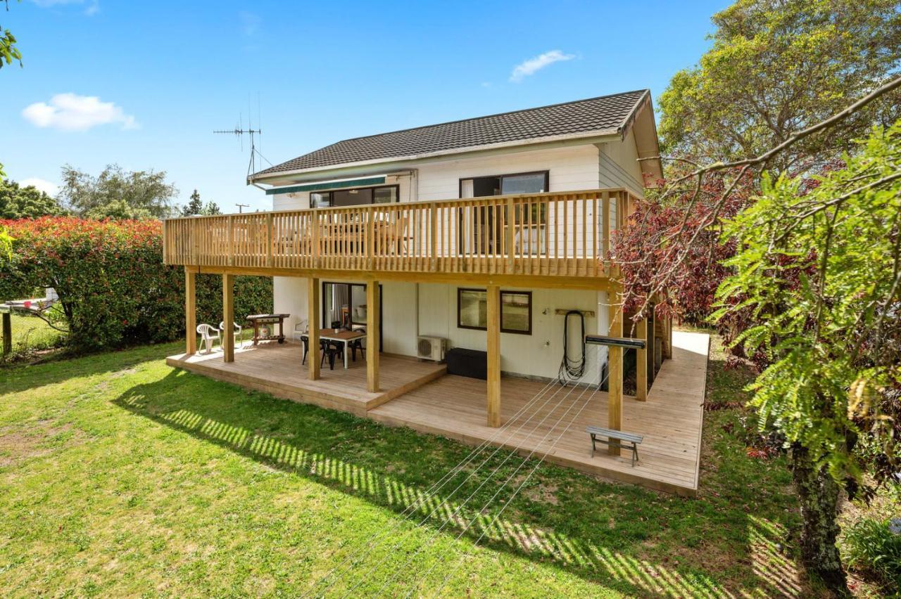 Waitahanui Lake House - Lake Taupo Holiday Home Extérieur photo