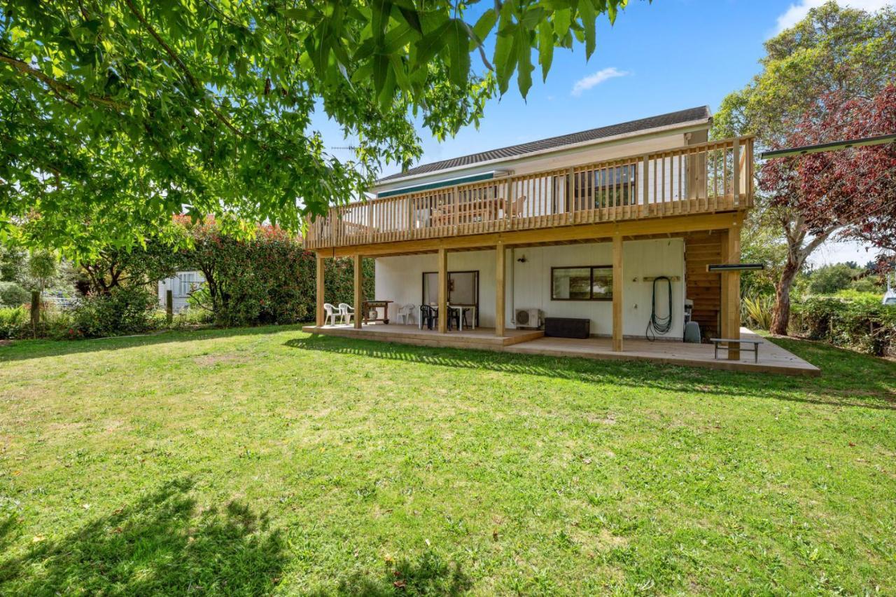 Waitahanui Lake House - Lake Taupo Holiday Home Extérieur photo