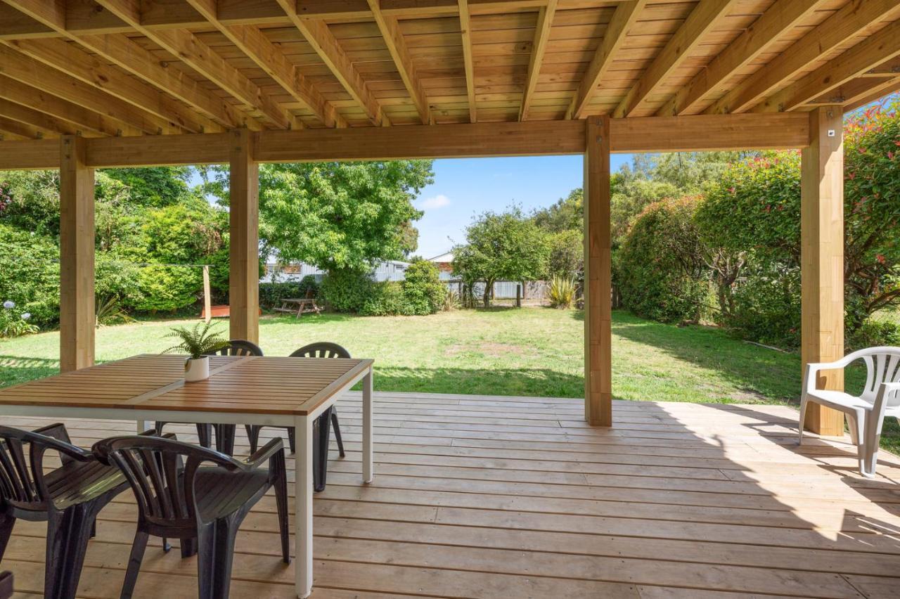 Waitahanui Lake House - Lake Taupo Holiday Home Extérieur photo